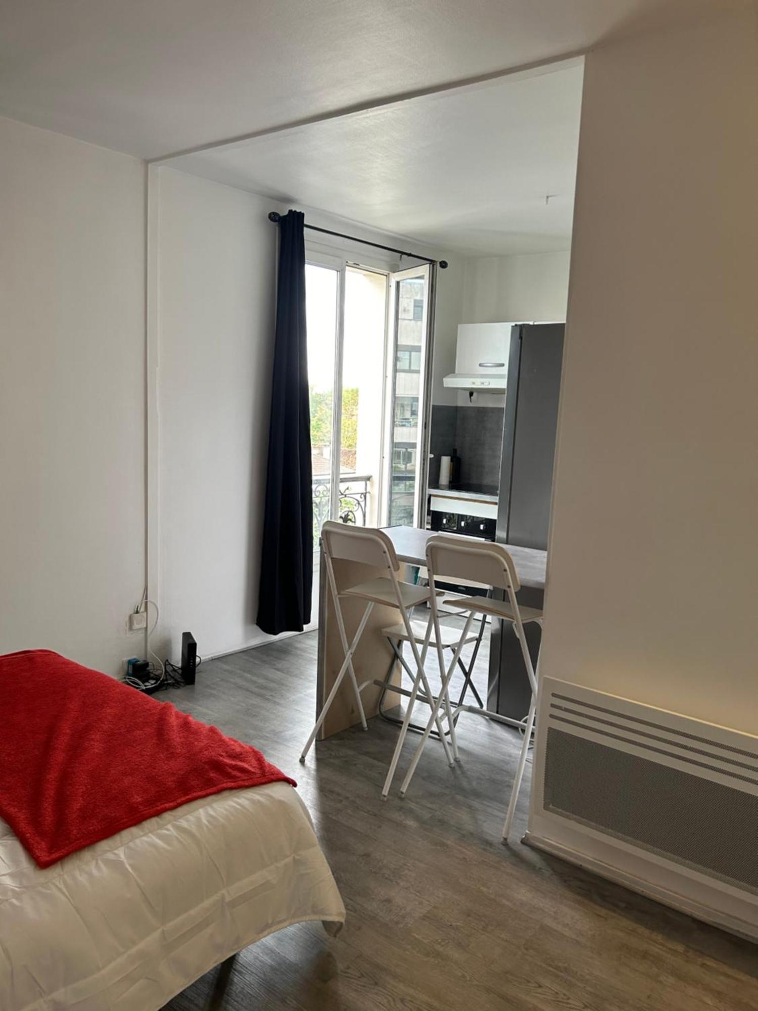 Studio Tres Lumineux Et Equipee En Pleine Avenue ! Ле-Кримлен-Бисетр Экстерьер фото